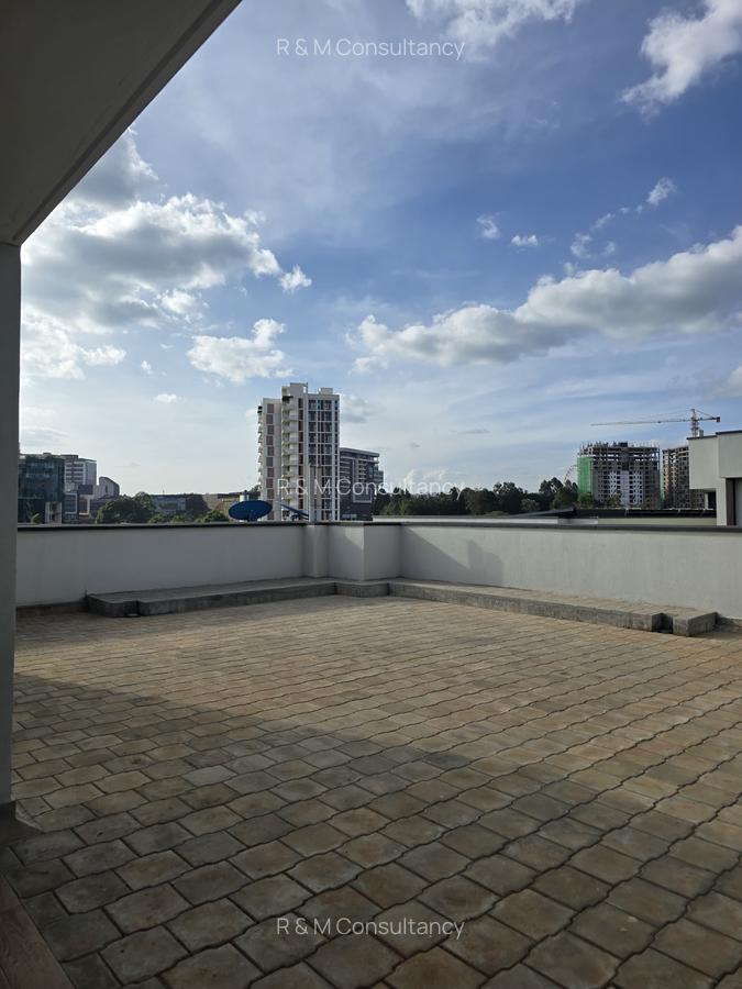 4 Bed House with En Suite at Two Rivers Mall - 15