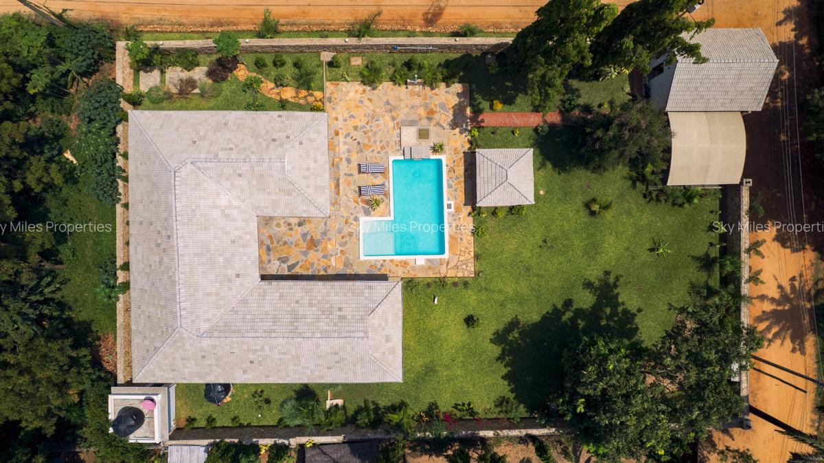 3 Bed Villa with En Suite at La-Marina - 1