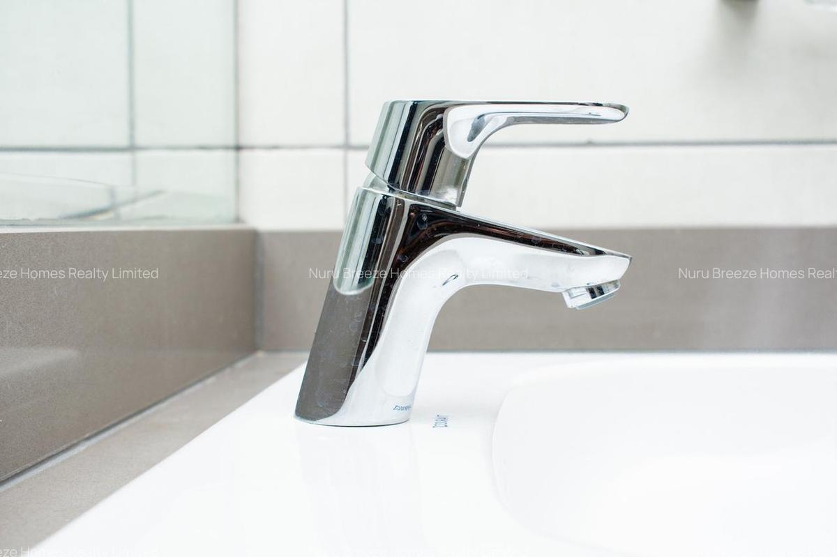 Serviced 2 Bed Apartment with En Suite in Parklands - 6