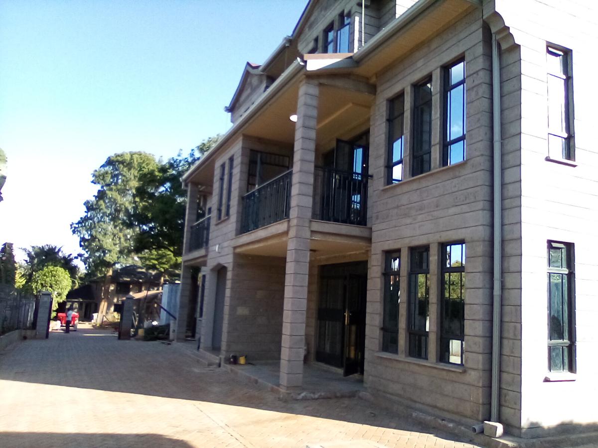 Serviced 1 Bed Apartment with En Suite at Lavington - 13