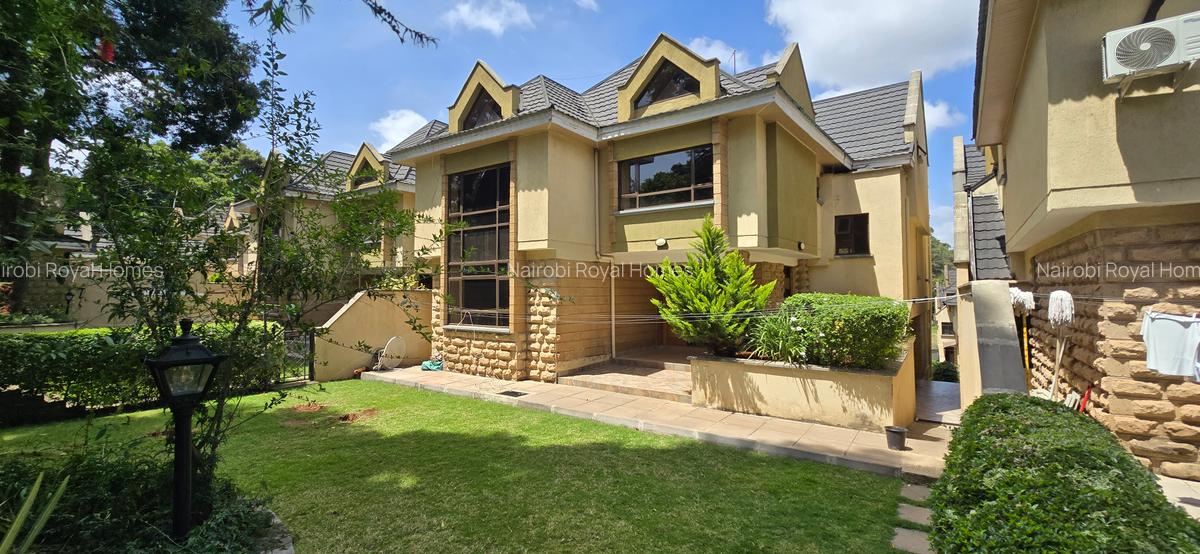 5 Bed Townhouse with En Suite at Lavington Green - 3
