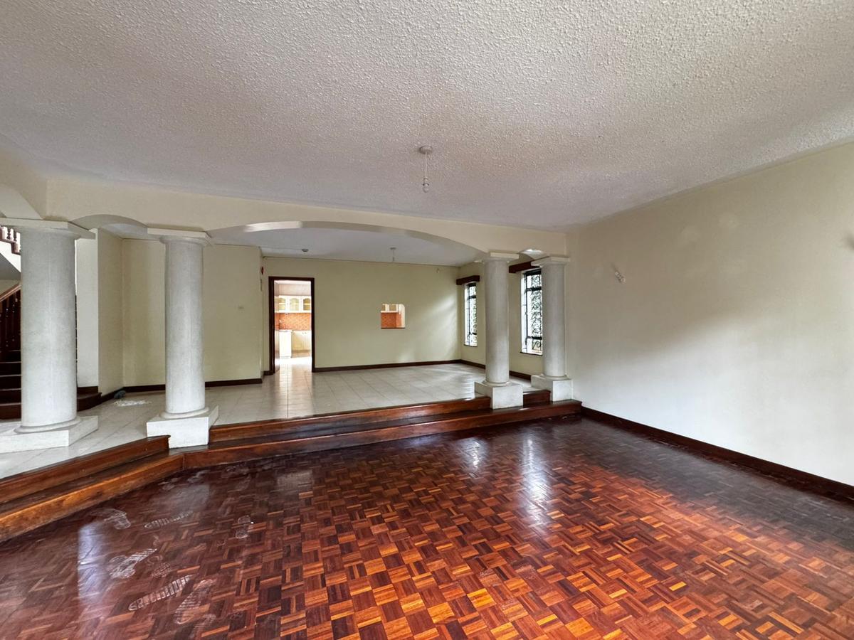 4 Bed Townhouse with En Suite in Brookside - 15