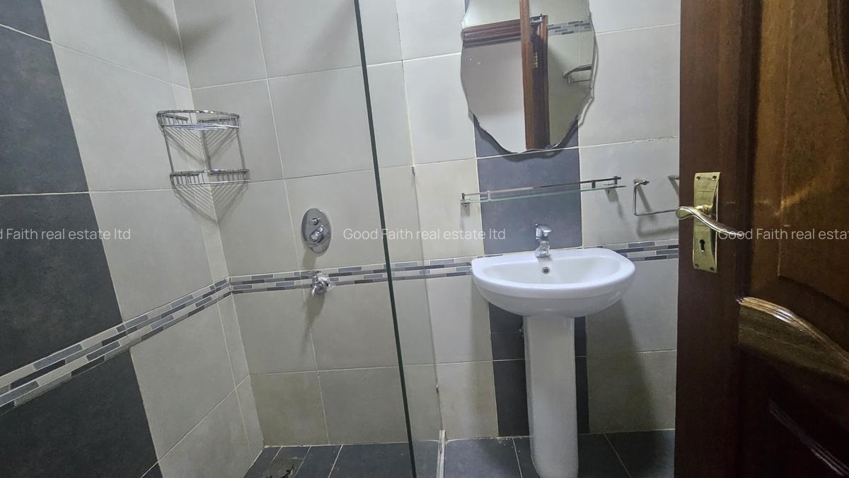 4 Bed House with En Suite in Runda - 11