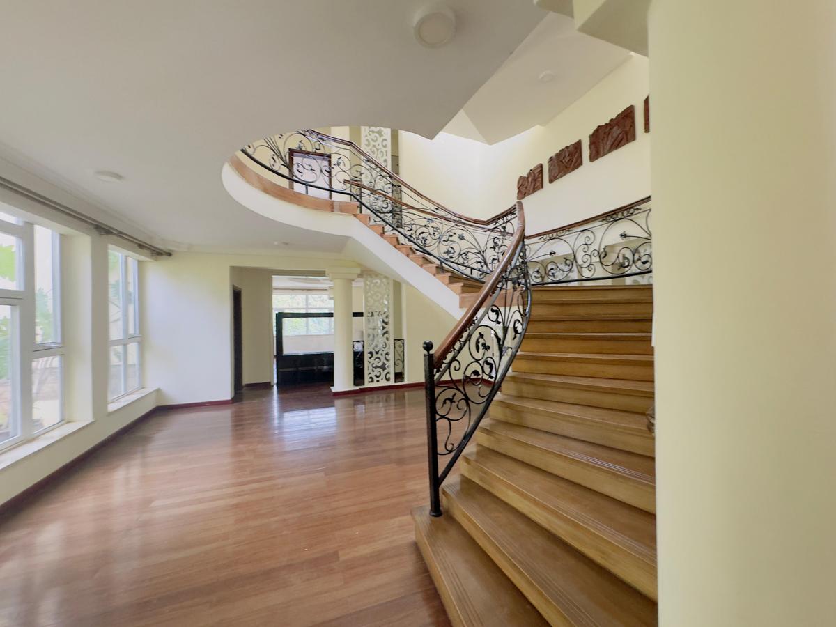 5 Bed House with En Suite at Mimosa Drive - 8