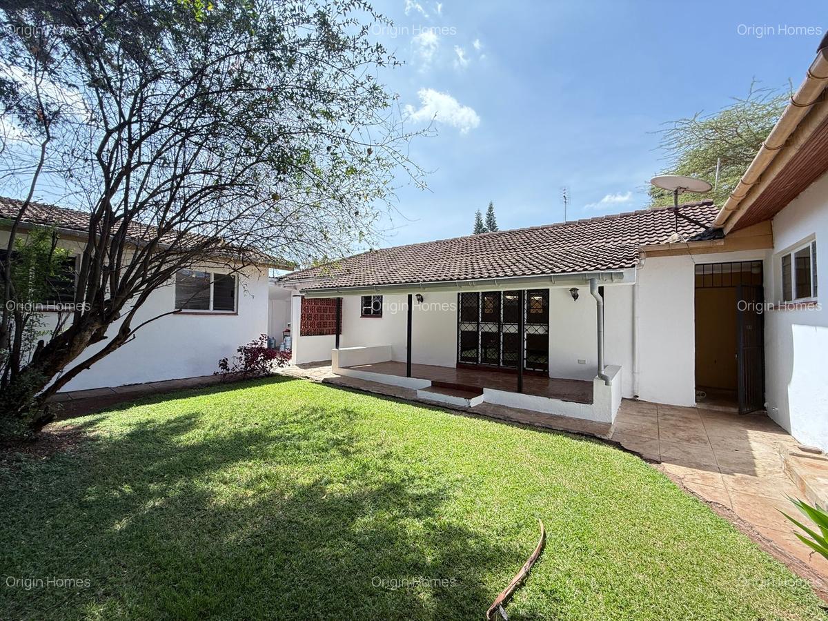 3 Bed House with En Suite at Lavington - 1
