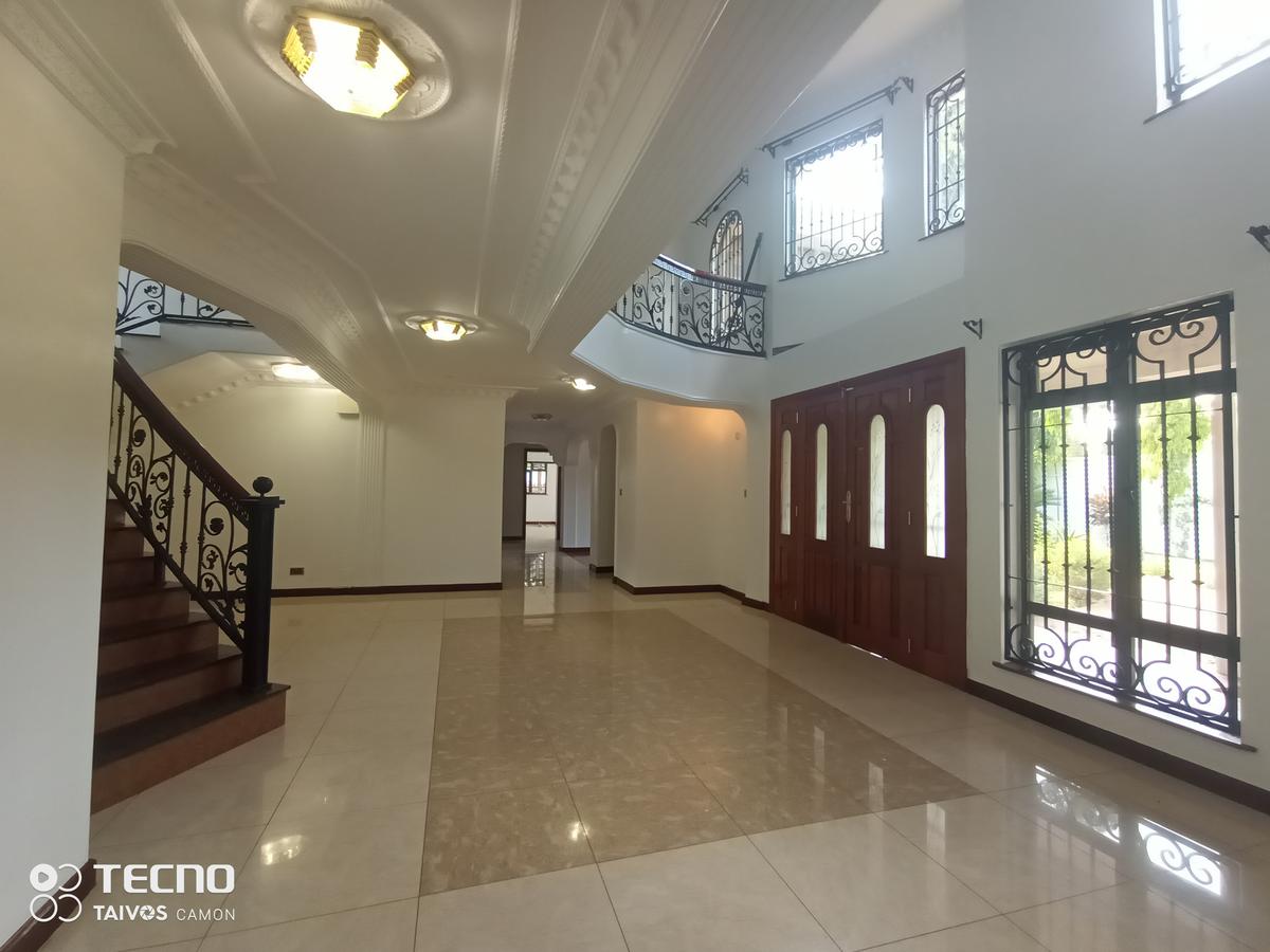 5 Bed House with En Suite at Benin Dr - 5