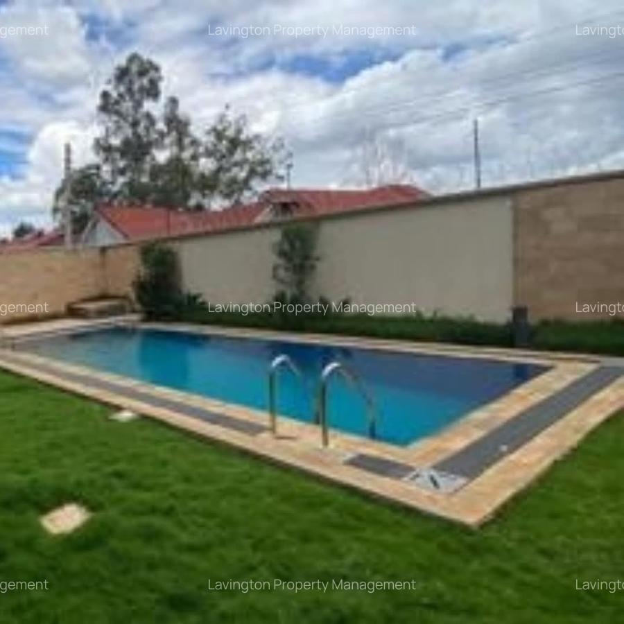 5 Bed Villa with En Suite at Lavington Green - 2