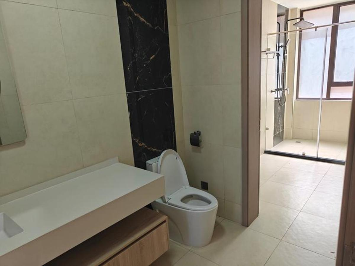 6 Bed House with En Suite in Nyari - 12