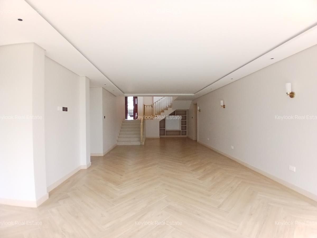 5 Bed Townhouse with En Suite at Lavington - 15