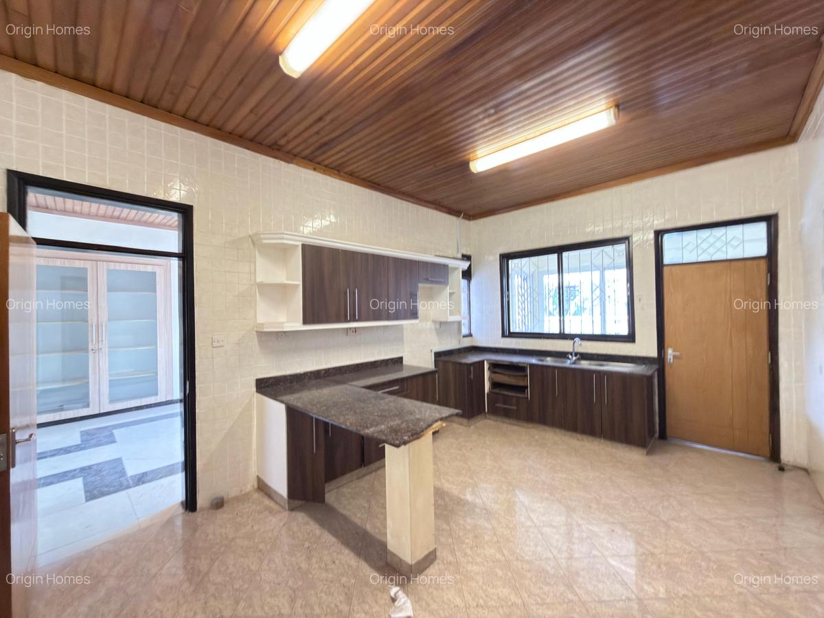 4 Bed Apartment with En Suite at Rhapta Road - 3