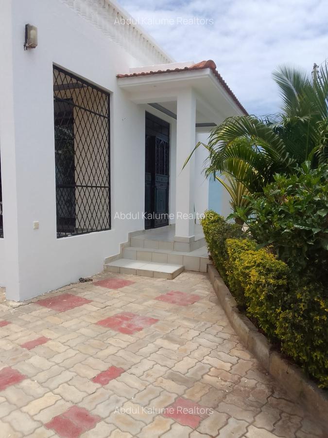 4 Bed House with En Suite at Bamburi - 9