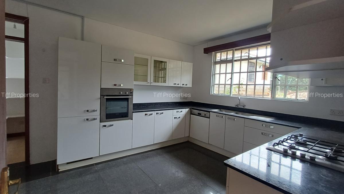 4 Bed Townhouse in Rosslyn - 7