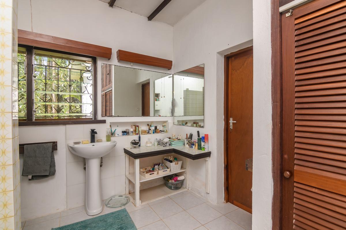 4 Bed House with En Suite at Mtangani Area - 11