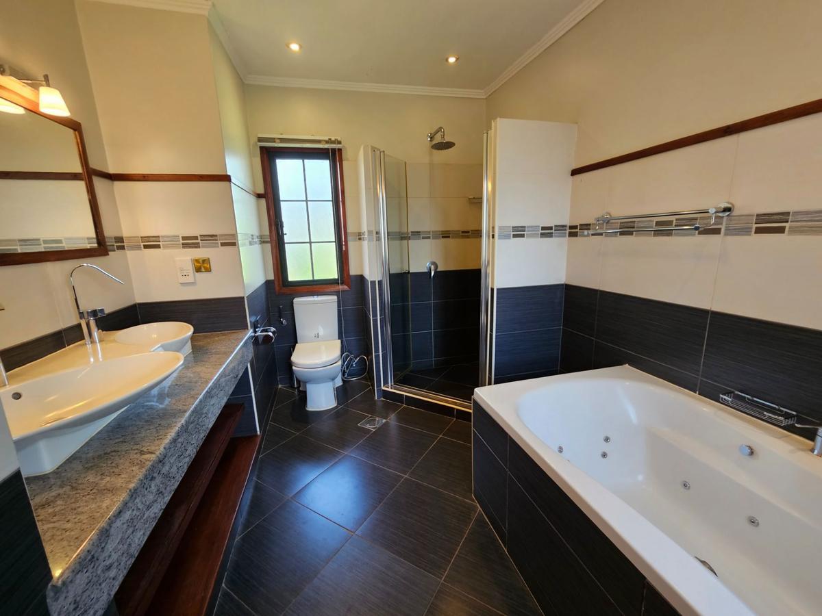 4 Bed House with En Suite in Windsor - 5