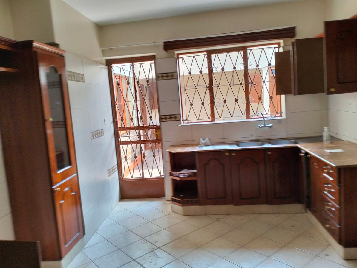 4 Bed Townhouse with En Suite in Lavington - 13