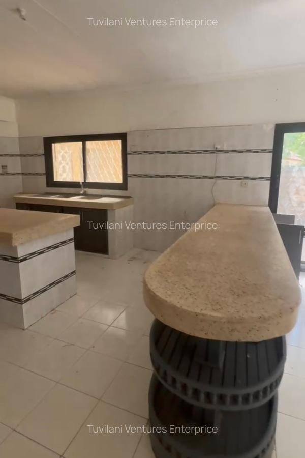 5 Bed House with En Suite at Nyali Mombasa - 2