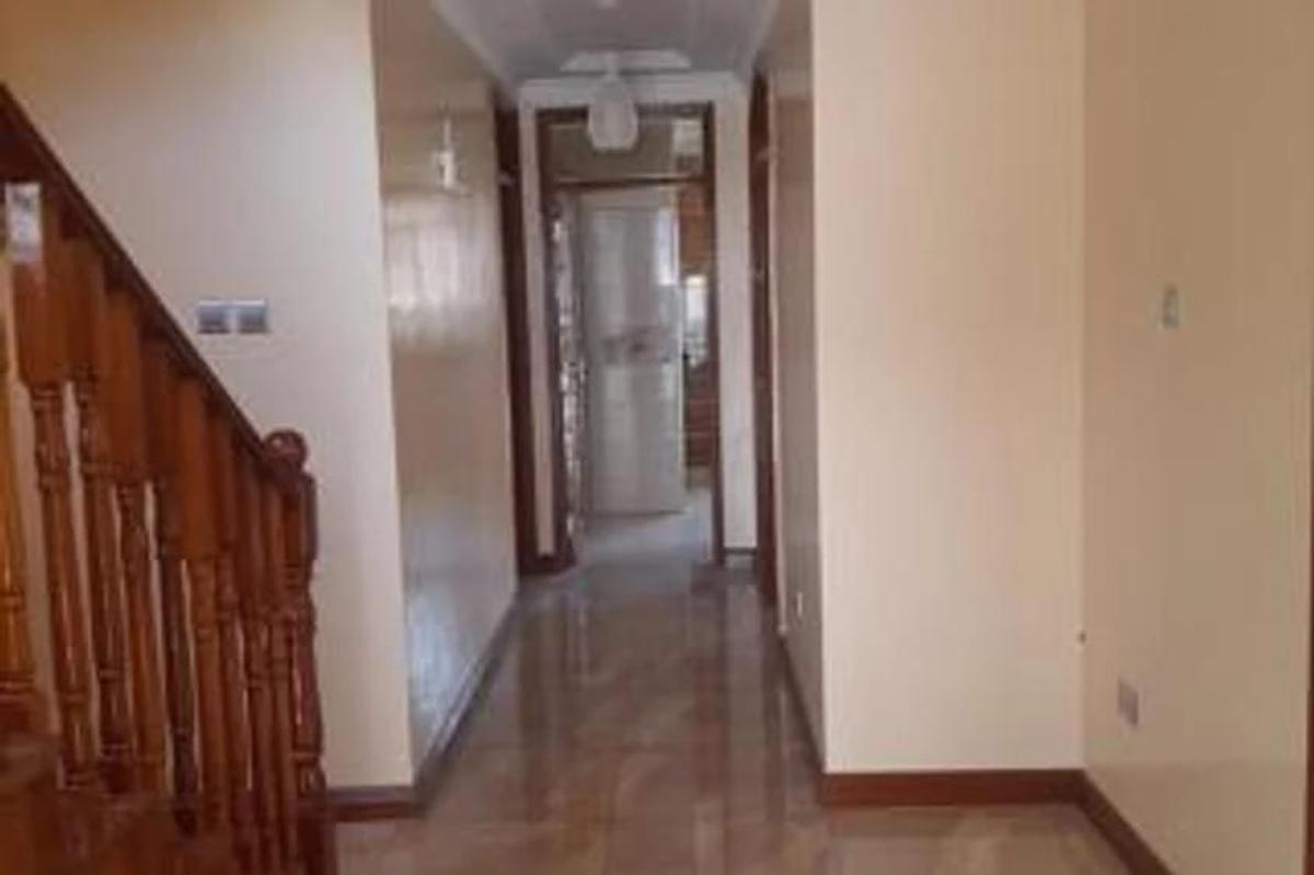 5 Bed Townhouse with En Suite at Lavington - 12