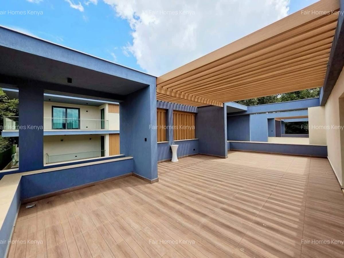 5 Bed Townhouse with En Suite at Lavington Green - 6