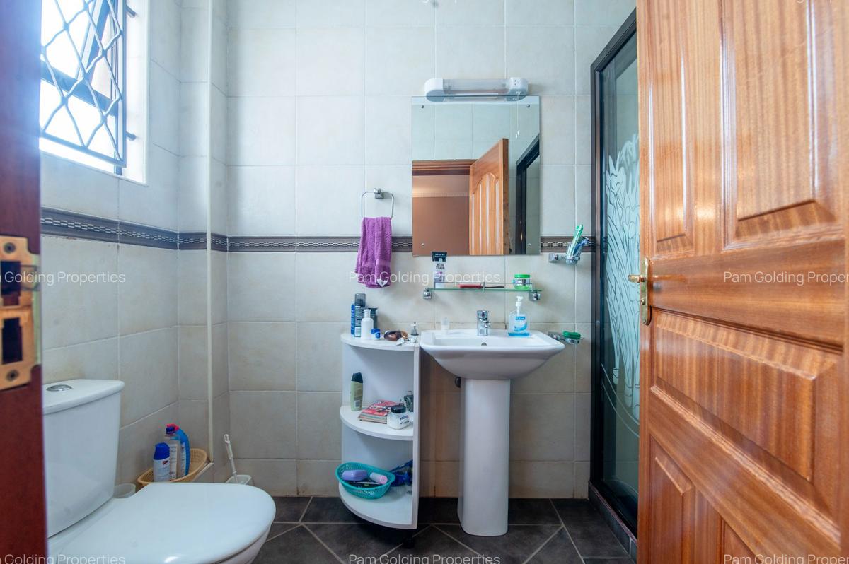 3 Bed Apartment with En Suite at Batu Batu Road - 15