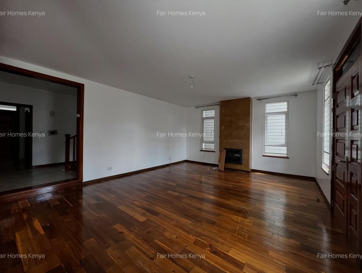 5 Bed Townhouse with En Suite at Lavington Green - 3