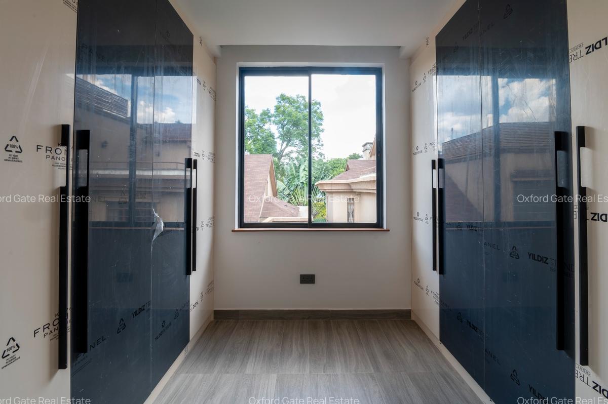 5 Bed Townhouse with En Suite in Lavington - 15