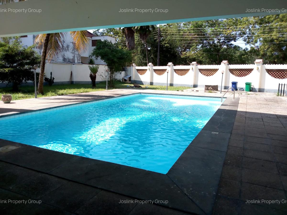 7 Bed Townhouse with En Suite at Greenwood Drive - 11
