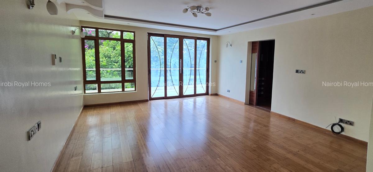 5 Bed Townhouse with En Suite at Lavington - 19