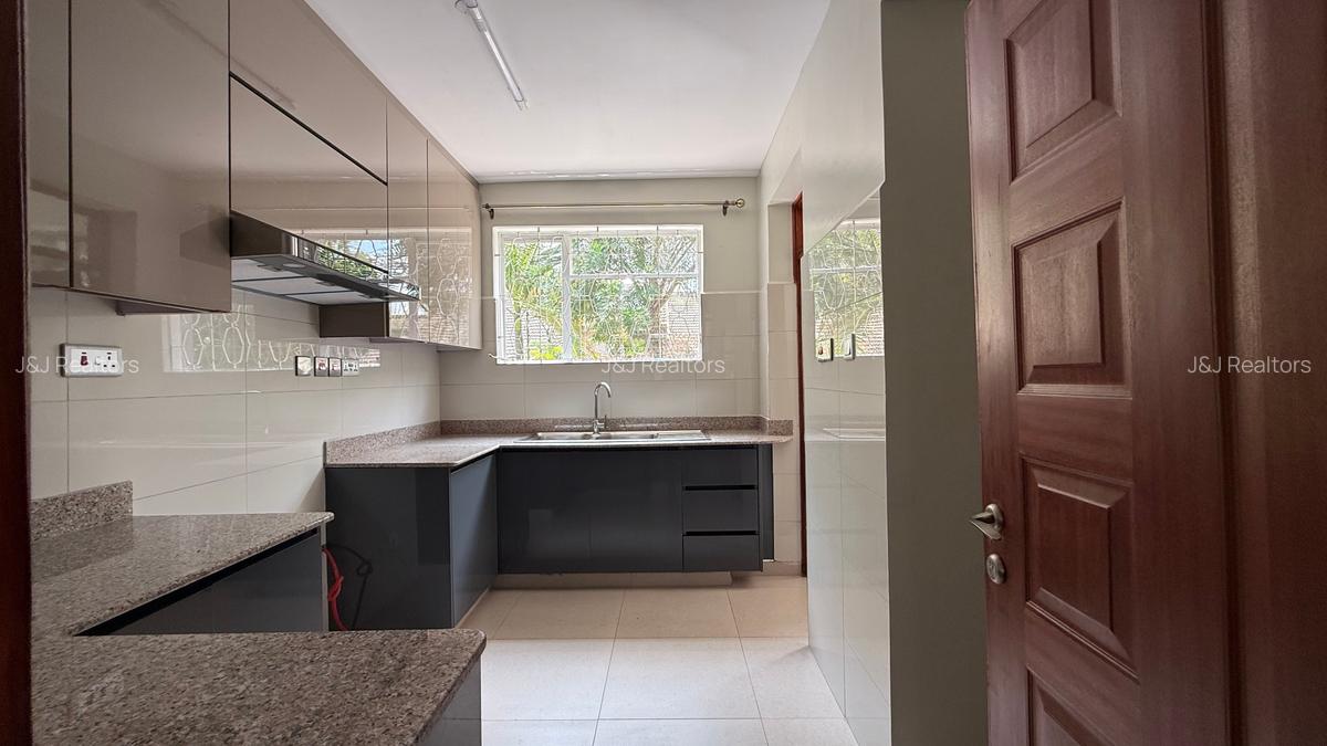 4 Bed Townhouse with En Suite in Rhapta Road - 6