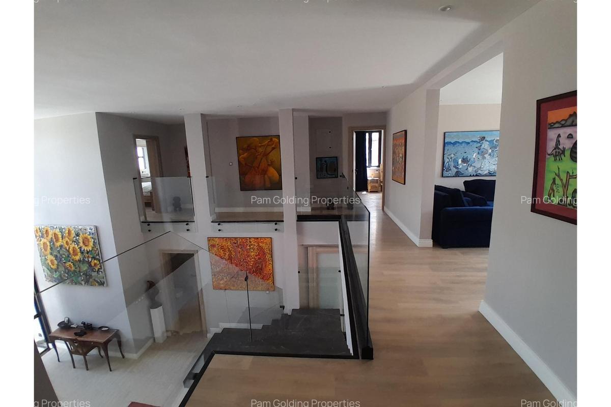 6 Bed Villa with En Suite at Palm Valley - 4