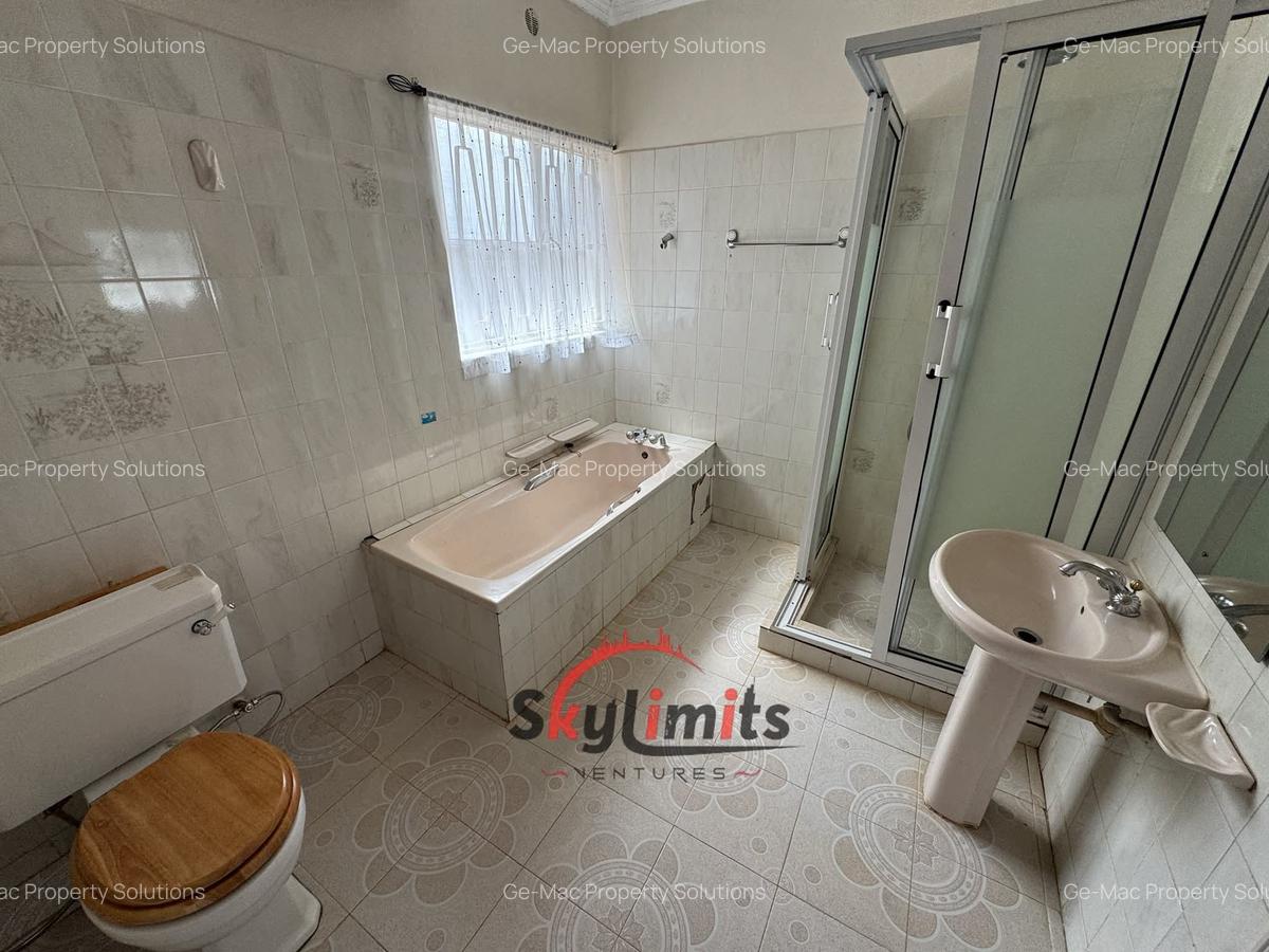 5 Bed House with En Suite in Runda - 11