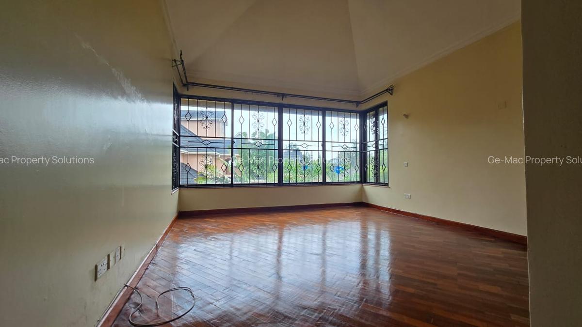 4 Bed House with En Suite in Garden Estate - 7