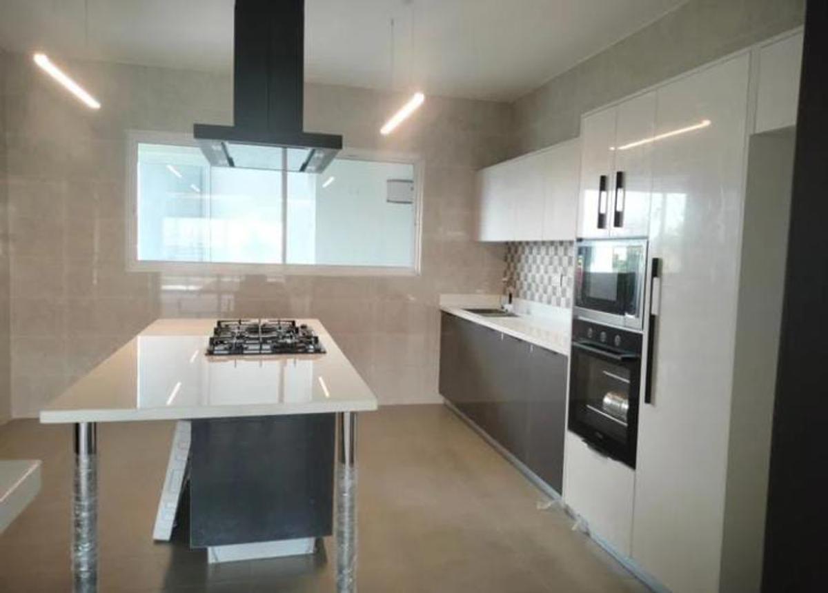 3 Bed Apartment with En Suite in Riverside - 9