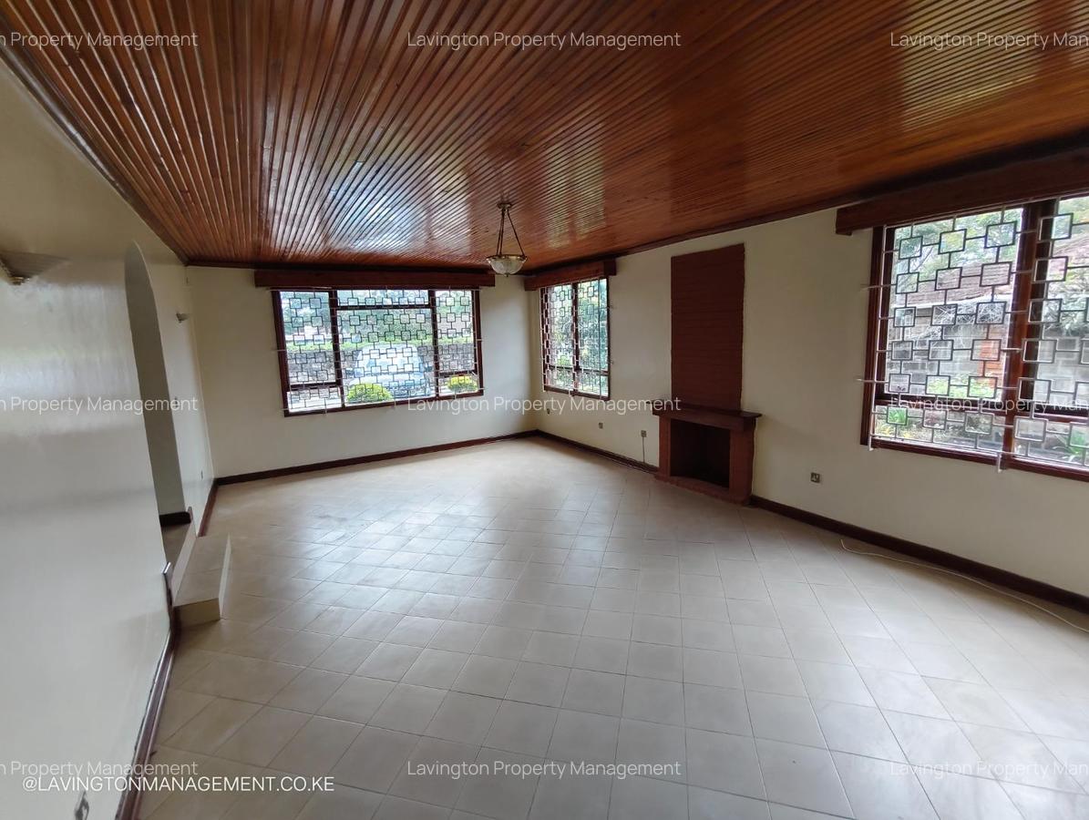 5 Bed House with En Suite at Lavington Green - 8