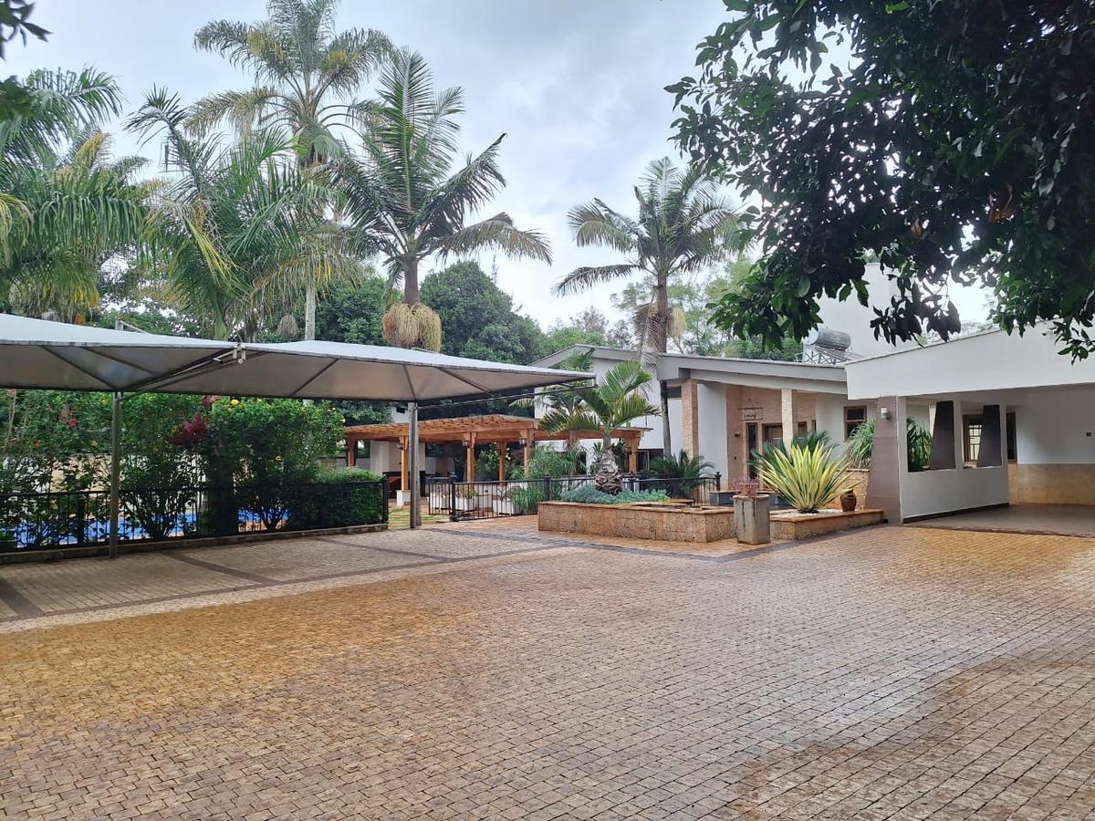 6 Bed House with En Suite in Kyuna - 2