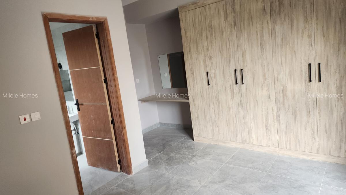 Serviced 2 Bed Apartment with En Suite at Brookside Drive - 1