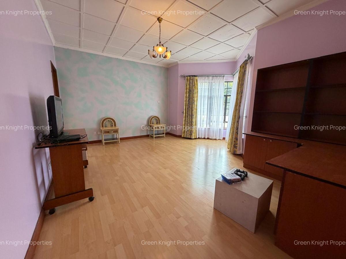 5 Bed House with En Suite in Runda - 4
