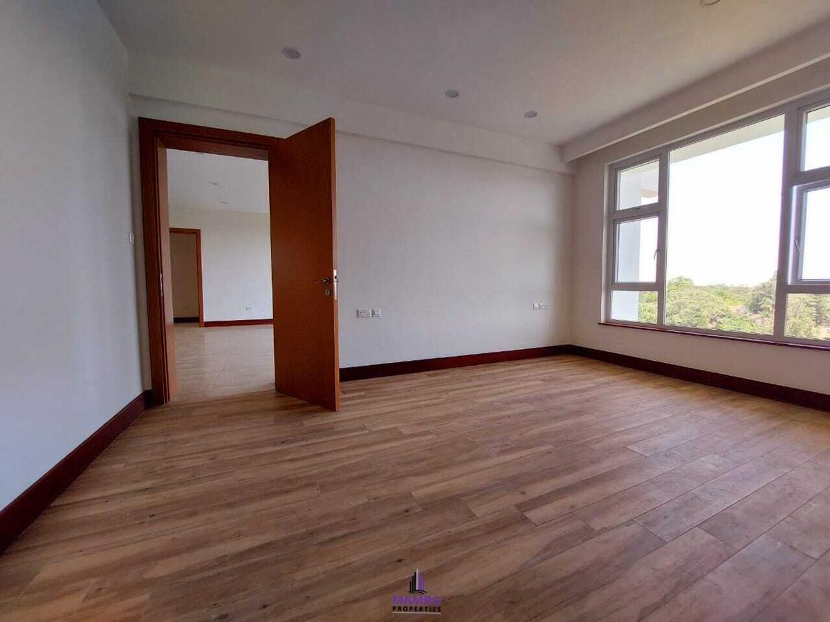 3 Bed Apartment with En Suite at City Park Drive - 16