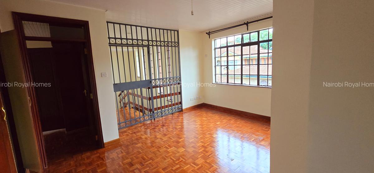 4 Bed Townhouse with En Suite at Lavington Mall - 20