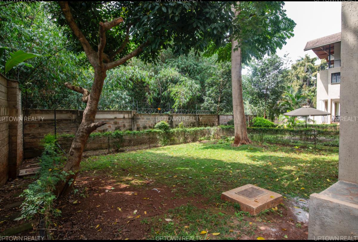 4 Bed House with En Suite at Lavington - 2