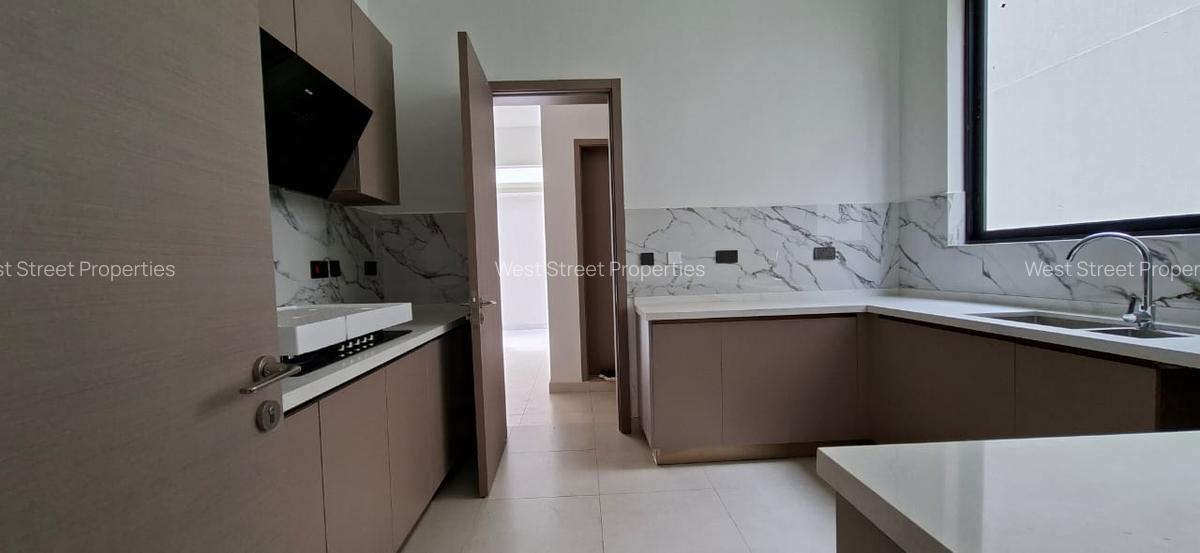 5 Bed Villa with En Suite at Lavington - 5