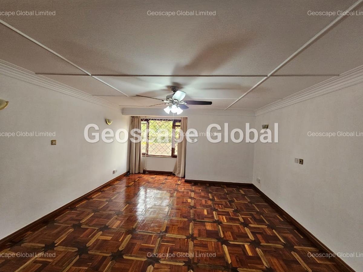 5 Bed House with En Suite in Runda - 11