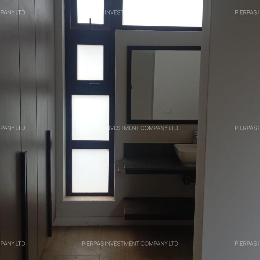 5 Bed Townhouse with En Suite in Lavington - 8