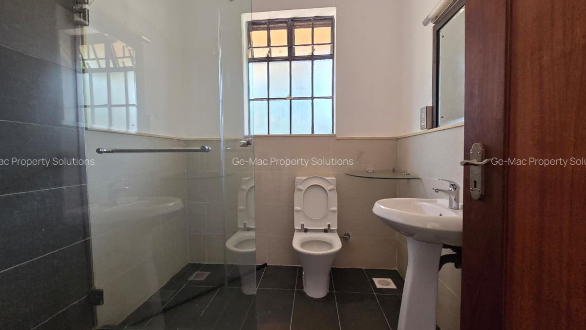 4 Bed House with En Suite in Runda - 18