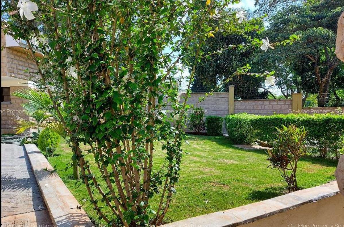 5 Bed House with En Suite in Lavington - 2