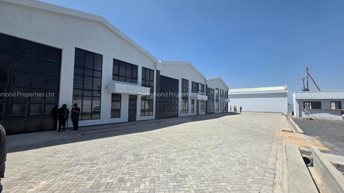 3,600 ft² Warehouse with Parking in Eastern ByPass - 1