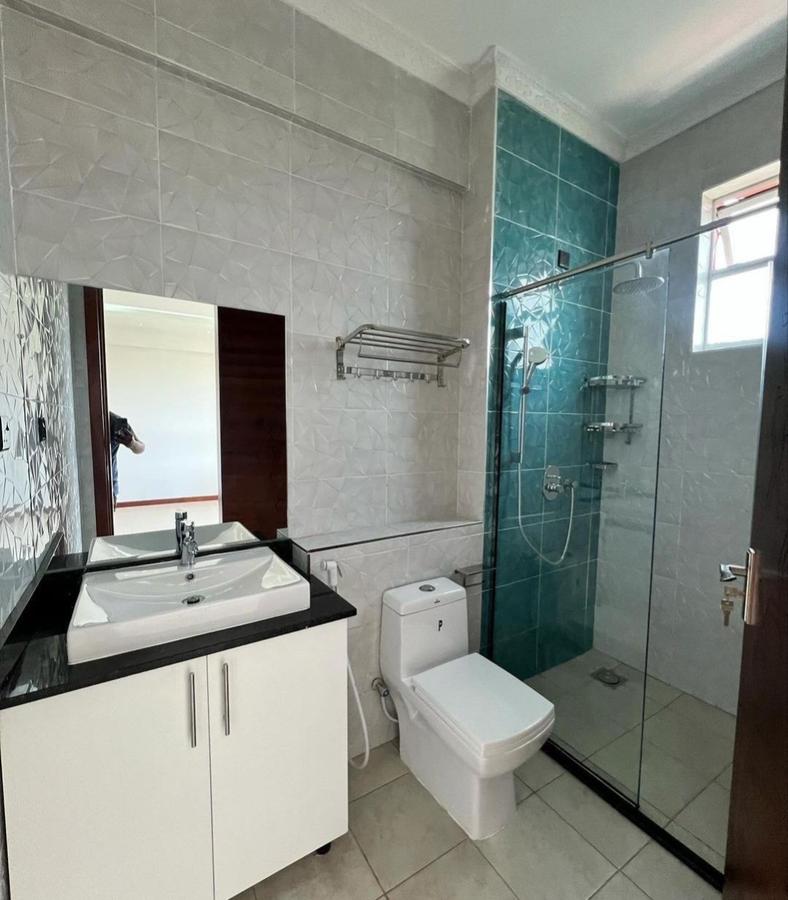 5 Bed Apartment with En Suite in General Mathenge - 11