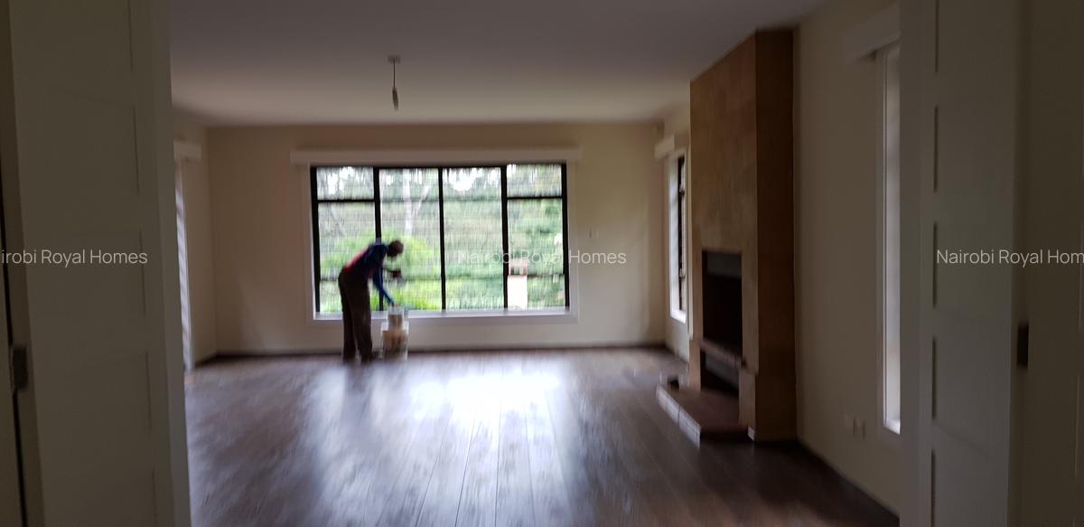 4 Bed Villa with En Suite at Rosslyn Lone Tree - 19