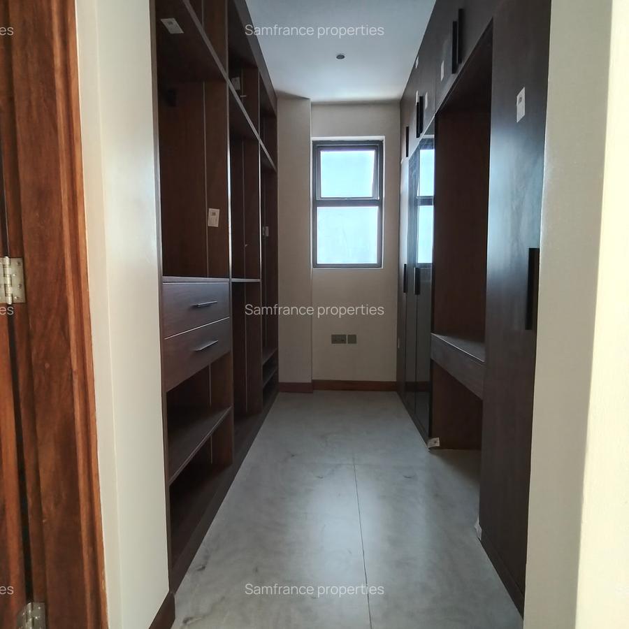 3 Bed Apartment with En Suite at Links Road - 5