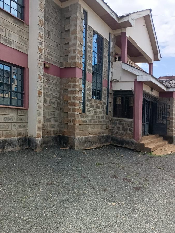 4 Bed House with En Suite at Membley - 2