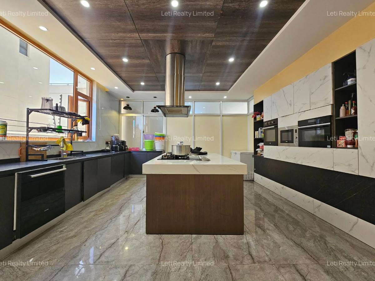 6 Bed Townhouse with En Suite in Lavington - 7